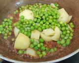 A picture of step 7 of Aloo Matar.