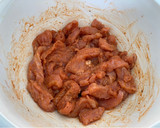 Foto del paso 1 de la receta: Akoho sy voanio (Pollo en leche de coco)