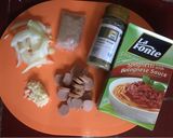 Foto langkah ke 1 dari resep Spaghetti bolognese & pudding coklat vla vanila bekal anak.