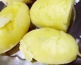 A picture of step 3 of Aloo ka bharta.