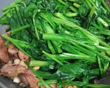 Hình bước làm 3 của món Cải Bó Xôi Xào Lòng Gà