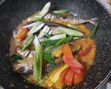 Foto langkah ke 3 dari resep Ikan Layang Bumbu Kuning.