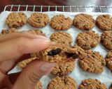 Foto langkah ke 8 dari resep Diet oat cookies chocochip.