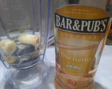 Foto del paso 3 de la receta: Cóctel de banana y licor de durazno