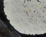 A picture of step 4 of Rice flour roti.