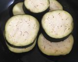 Foto del paso 3 de la receta: Berenjena 🍆 con espárragos y queso cotagge