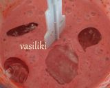 Φωτογραφία βήματος 2 της συνταγής Ελαφρύ milk shake φράουλα