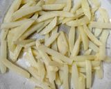 क्रिस्पी फ्रेंच फ्राइज (crispy french fries recipe in Hindi) रेसिपी चरण 3 फोटो