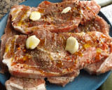 Foto del paso 1 de la receta: Chuleta de cerdo a la parrilla con verduras a la mantequilla