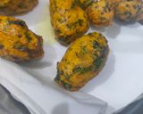 A picture of step 4 of Methi nu muthia.