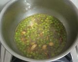 A picture of step 2 of Roasted garlic green peas soup.