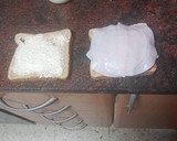 Foto del paso 3 de la receta: Sándwich de ensalada, huevo duro, jamón de pavo y mayonesa