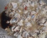 Foto langkah ke 2 dari resep Tumis Kerang Kepah.