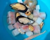 Foto del paso 9 de la receta: Sopa de mariscos y pescados congelados y gambas frescas