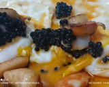 Foto del paso 8 de la receta: Huevos fritos con vieiras, langostinos y sepia