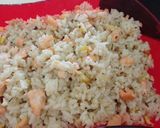 Foto langkah ke 5 dari resep Nasi goreng Salmon.