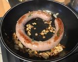 Une image de l'étape 7 de Saucisse à l'ancienne aux trois tomates, ail fumé, oignon de roscoff et romarin frais.