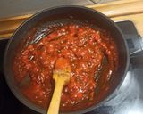 Foto del paso 3 de la receta: Huevos cocidos rellenos de carne al horno