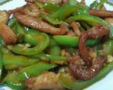 รูปขั้นตอนการทำที่ 6 ของ หมูเส้นผัดพริกหวาน (Chinjao rosu青椒肉絲)