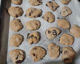 Foto del paso 4 de la receta: Galletitas de harina integral con limón🍋y pasas de uva