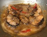 Hình bước làm 2 của món Cá lăng kho tiêu