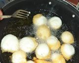 A picture of step 4 of Dahi Bhalla.