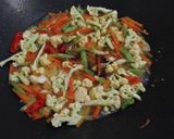 Foto langkah ke 3 dari resep Tumis jamur kuping + sayuran.