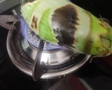 वांग्याचे भरीत कांद्याची पात घालून (Vangyache Bharit Recipe In Marathi) रेसिपी स्टेप 2 फोटो 