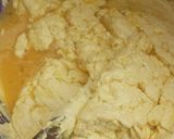 A picture of step 3 of Lemon cake with rough butter iced.