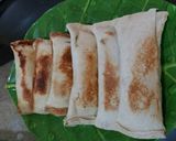 Foto langkah ke 4 dari resep Sosis roti panggang isi pisang coklat.