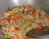 Foto langkah ke 3 dari resep Tumis toge wortel.