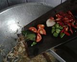 Foto langkah ke 4 dari resep Tumis Terong Bunga Pepaya.