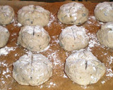 Foto del paso 9 de la receta: Panecillos de centeno con pipas de calabaza y limón, en panificadora
