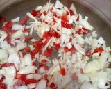 Foto del paso 1 de la receta: Tirabuzones con hígado salteado con cebolla, morrón y huevo