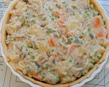 A picture of step 5 of Creamy veggie pie.