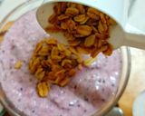 Gambar langkah 3 resipi Berry Bliss Smoothie Bowl.