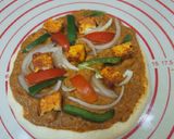 A picture of step 7 of Paneer Tikka Cheese Burst Pizza, without oven.
