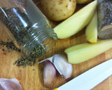 Foto del paso 1 de la receta: Patatas en gajos especiadas al horno