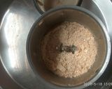 A picture of step 3 of Biscuit shake.