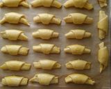 Pillekönnyű túrós kifli recept fázis 8 fotója