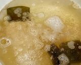 Foto langkah ke 1 dari resep Japanese Miso Soup.