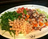 Foto del paso 3 de la receta Salpicón de pulpo con alubias y rúcula