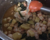 Foto del paso 6 de la receta: Garbanzos del cocido con gambas