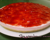 Foto del paso 5 de la receta: Tarta fría de queso, nata y gelatina de fresa