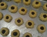 Foto langkah ke 5 dari resep Thumbprint Cookies.