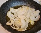 Foto del paso 2 de la receta: Mollejas de cordero encebolladas
