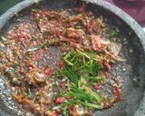 Foto langkah ke 1 dari resep Sambel Terasi Daun Jeruk Penyet Tempe Ayam.