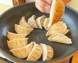 Foto del paso 5 de la receta: Gyoza, Empanadillas japonesas🥟