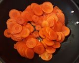 Foto del paso 4 de la receta: Guarnición de setas y zanahorias en aros