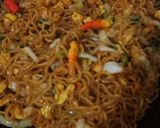 Foto langkah ke 6 dari resep Mie goreng jawa.